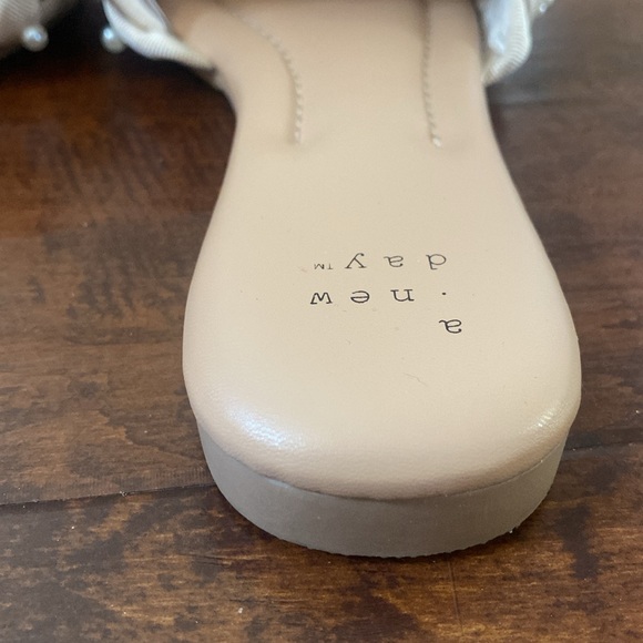 A New Day Carissa Pearl Sandals / Size 6 - Picture 7 of 9